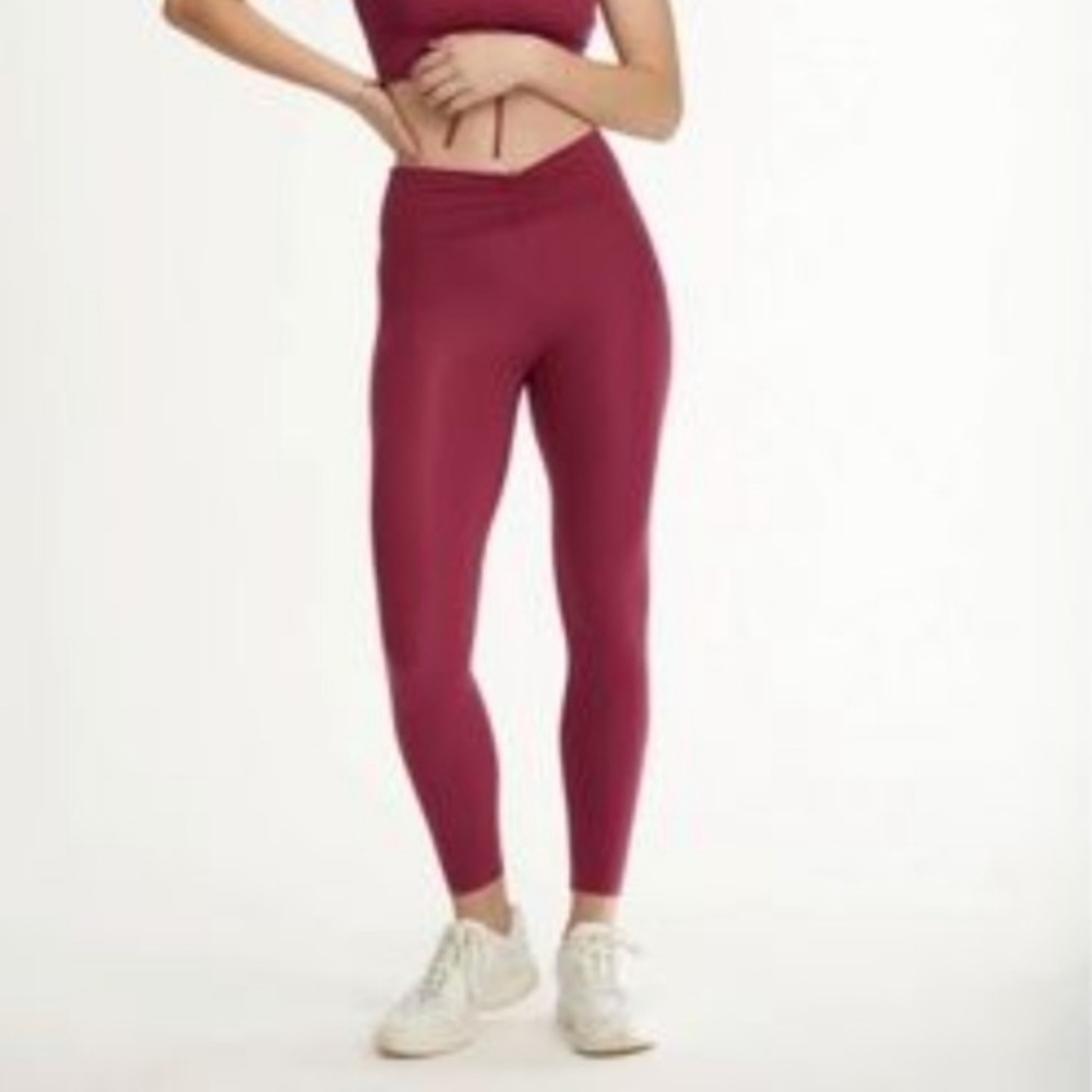 Something Navy X Bandier Ruched Leggings in Jam Size Small
